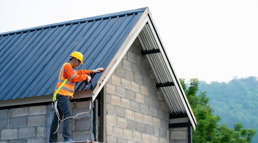 Professional gutter cleaning in Rose Bud, AR